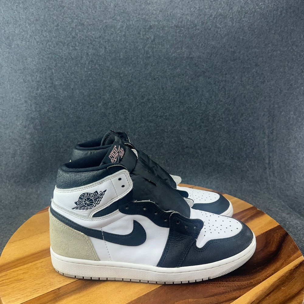 Jordan‎ 1 Retro High OG Stage Haze Bleached Coral Size 9M Pre Owned